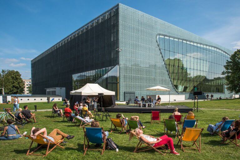 Piknik-przed-Muzeum-Historii-Żydów-Polskich-Polin_fot.-m.st_