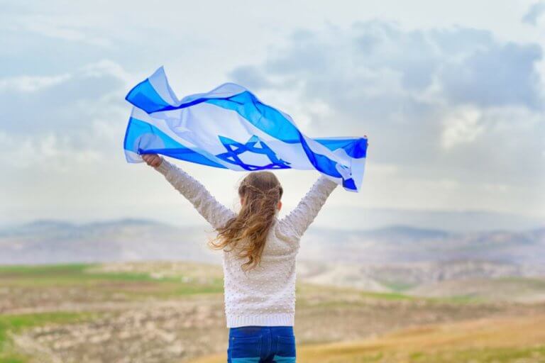girl-with-israeli-flag