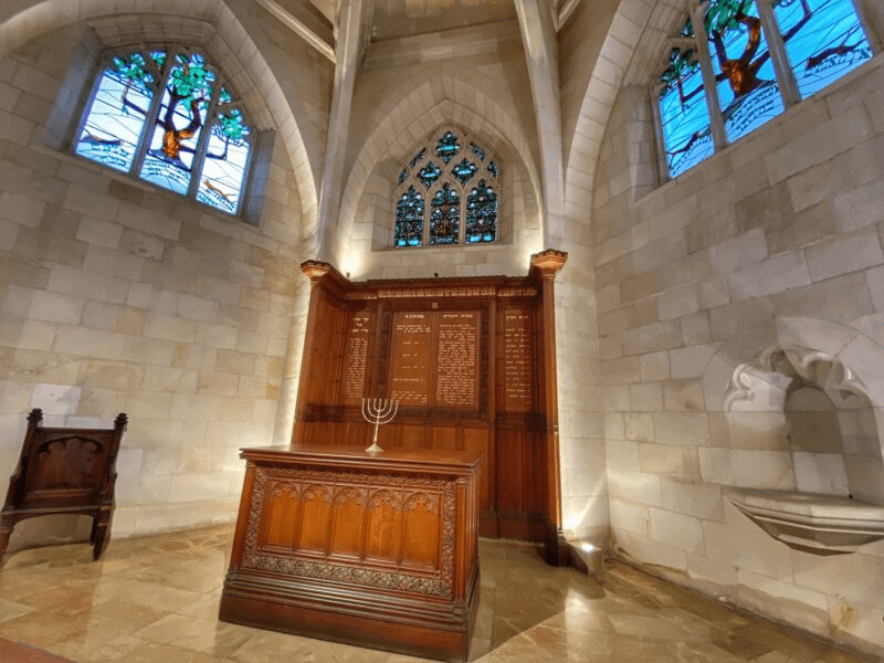 Israeli synagogue with stained glass